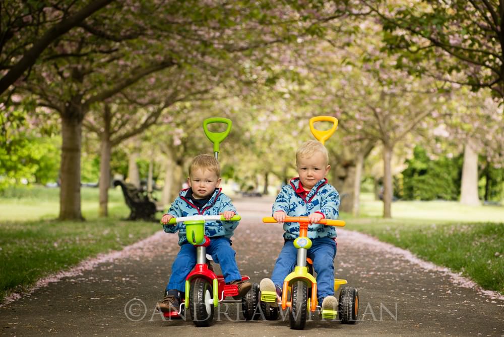 Twins photo shoot in Greenwich Park {London baby, children's and family photographer)