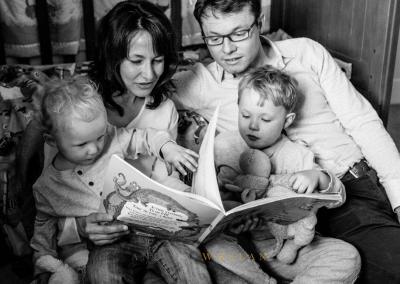 family reading photography session