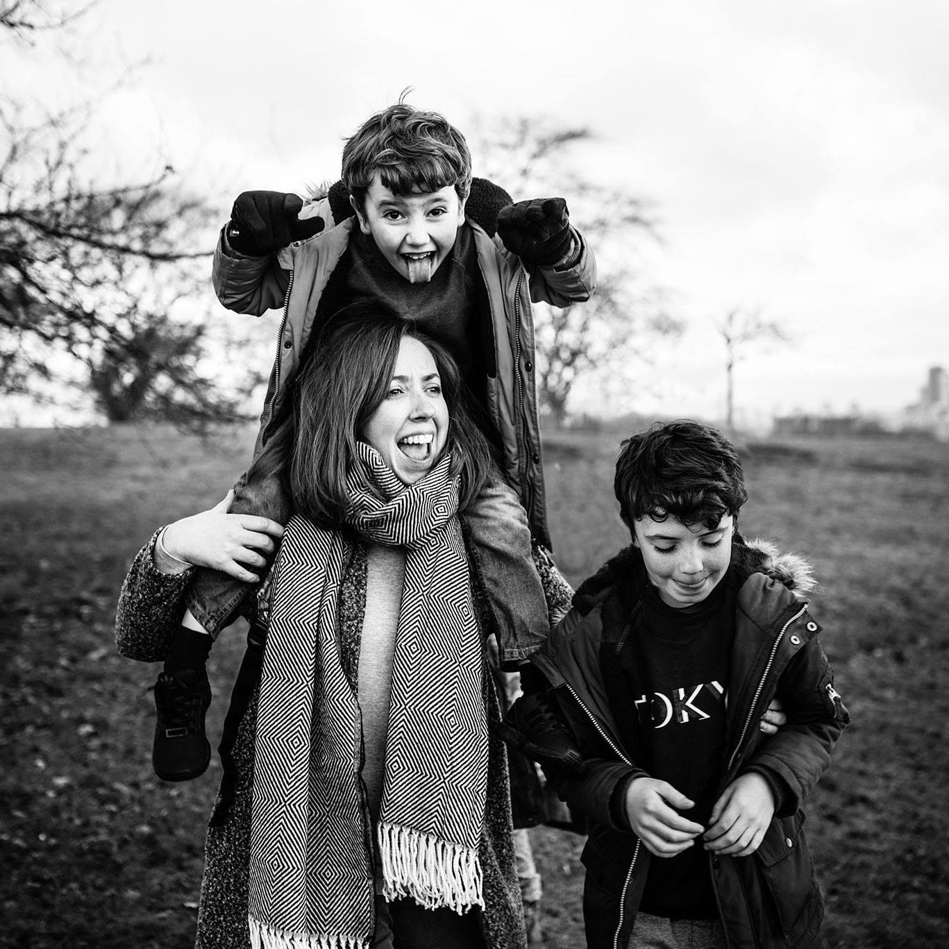 Fun family photoshoot in greenwich park 