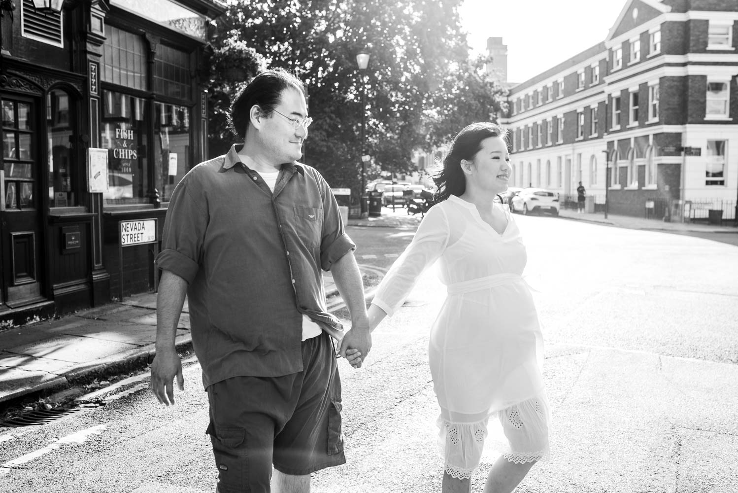 black and white lifestyle maternity shoot in greenwich